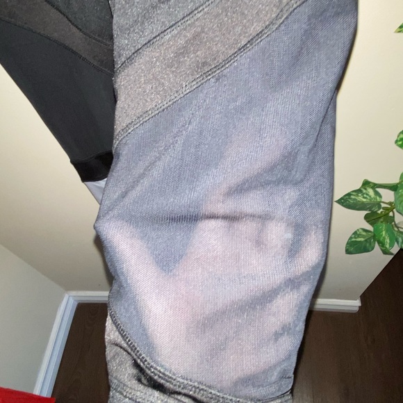 Workout leggings with mesh details - Picture 2 of 3